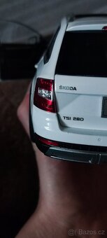 Škoda Octavia III Scout 1:18 - 7