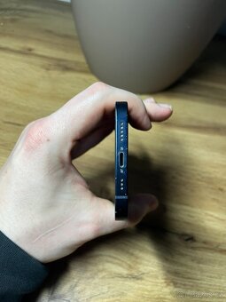 iPhone 12 64GB - v originálním stavu - 7