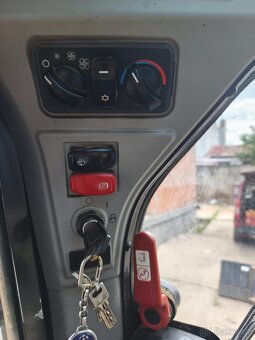 Smykem řízený nakladač CAT 246D3 2020 - 7