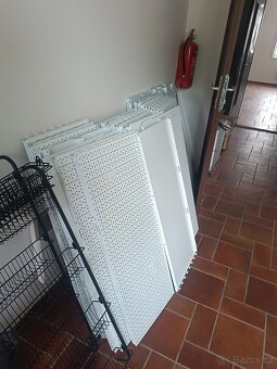 Regály a prodejní pult - 7