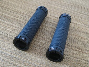 Nové gripy s objímkami MEROCA Competition Lock-On Grips - 7