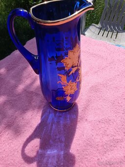 Modrý skleněný džbán se zlatými květinami - 7