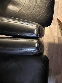 Černé křeslo Actona Nora - 7