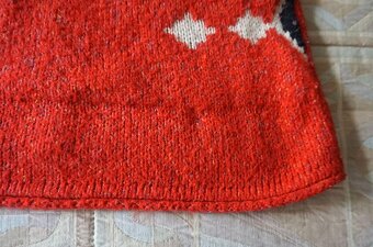 Dámský pletený červený svetr s ornamentem vel.S/M - 7