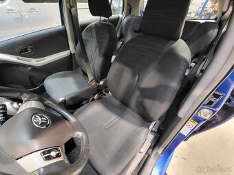Toyota yaris 1.3 - 7