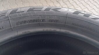 Prodám 4 x letní pneu Bridgestone 235/55/19 - 7