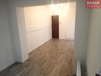 Pronájem komerčního prostoru 12 m2 v přízemí u místeckého ná - 7