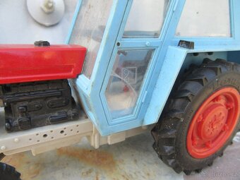 Nabízím starý model traktor Zetor. Nekompletní. Na ND. Předn - 7