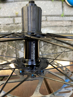 Zapletená kola 27,5" Remerx-Novatec-Schwalbe, RU - 7