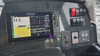 Kajutová loď QUICKSILVER ACTIV 905 Weekend MERCURY F 350 L6 - 7