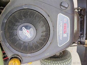 Traktor sekačka na trávu XDC 140 - 7
