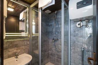 Jen 70 m od pláže – apartmánový dům na prodej, Omišská rivié - 7