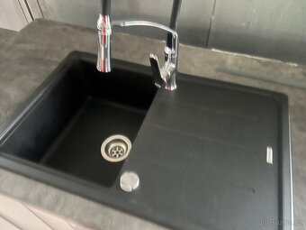 Bílá kuchyň se všemi spotřebiči-Top stav - 7