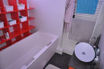 PRONÁJEM podkrovního bytu v centru Jihlavy s krytým bazénem - 7