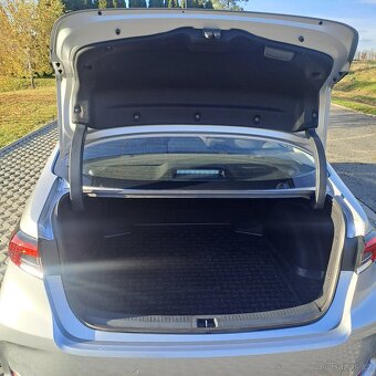 Toyota Corolla 1,5 / 92 kW, automat, v záruce - 7