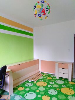 Šatní skříň s policemi - 7