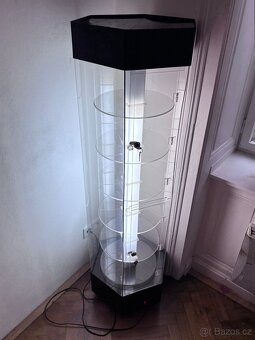 Vitrina z plexiskla - 7