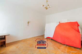 Prostorný rodinný dům 3+kk s větší zahradou v Trhových Svine - 7