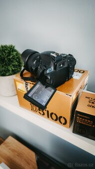 Nikon D5100 + 50mm f/1.8 - 7
