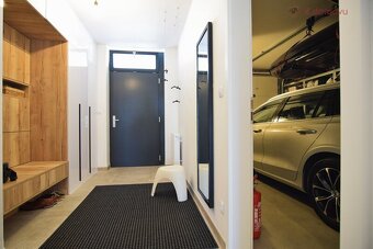 Pronájem  rodinného domu 4+KK, 160 m2 s garáží  a zahradou,  - 7