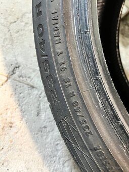 235/40R18 - 7
