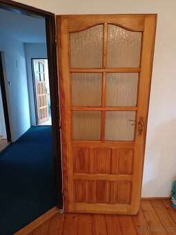 Dřevěné částečně prosklené dveře š. 80 cm - 7