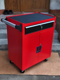 Prodám NEPOUŽITOU Mobilní skříňka na nářadí se skříňkou a zá - 7