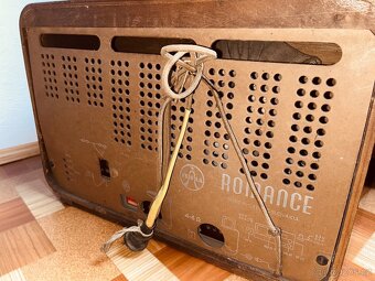 Skříňový gramofon s radiem - 7