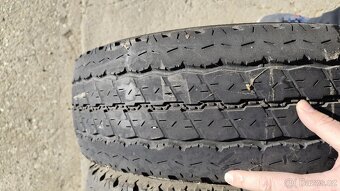Prodám letní pneu Bridgestone 215/70 r15c - 7
