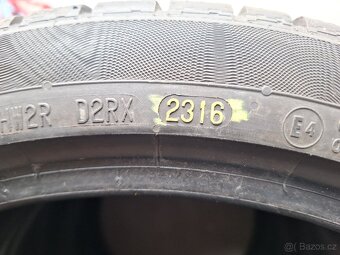 Prodám zimní pneu 235/40/18 Continental - 7