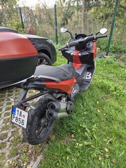 maxi skůtr BMW C650 Sport - 7