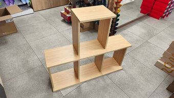 Prodejní stojan + stolek + 2x police - 7