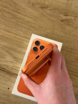 iPhone 17 Pro Max, baterie 100% - 7