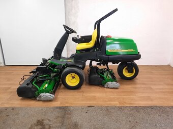 Vřetenová sekačka John Deere 2500A - 7