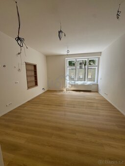 Kompletně zrenovovaný byt 3+kk, 105 m² - Praha - Karlín - 7