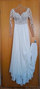 Krajkové svatební šaty se závojem - 7