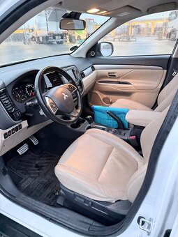 Outlander 2.2 nafta 2014 rok - 7