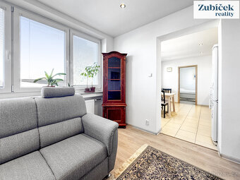 Pronájem výjimečného prostorného bytu 3+1 s krbem, Zlín - ul - 7