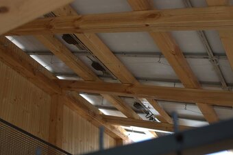 Prodám materiál na psí výběh s boudou. - 7