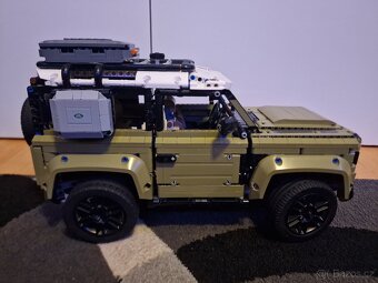 42110 Land Rover Defender - 7