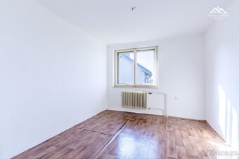 Prodej rodinného domu, 651 m2, Rušinov - 7