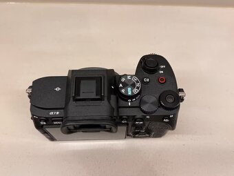 Sony Alpha 7 IV (A7IV / ILCE-7M4) – velmi dobrý stav – 3 bat - 7