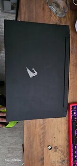 Gigabite Aorus 17" - 7