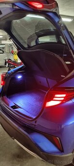 Prodám Toyotu C-HR 2.0 hybrid výbava Selection - 7