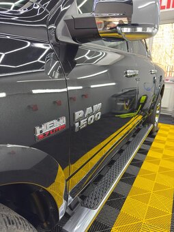 Predám Dodge RAM 1500 5.7 HEMI 2018 4x4 TOP STAV - 7
