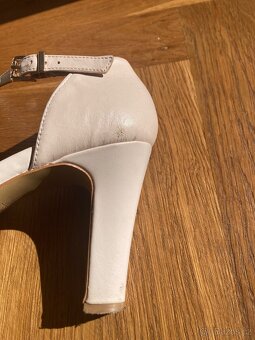 Kožené sandále na podpatku - 7