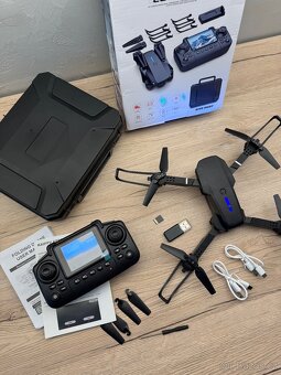 Dron se stabilizací a displejem - 7