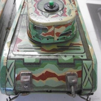 RETRO HRAČKY TANKY - 7