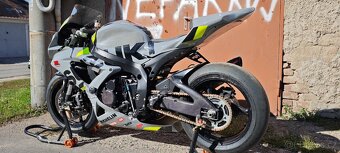 Suzuki GSX-R 750 okruhovka 2010 - 7