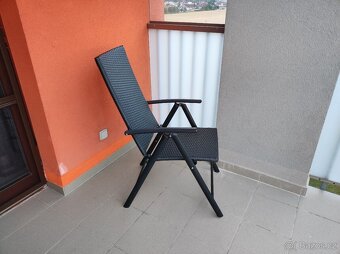 Zahradní ratanová sestava - stůl se šesti skládacími židlemi - 7